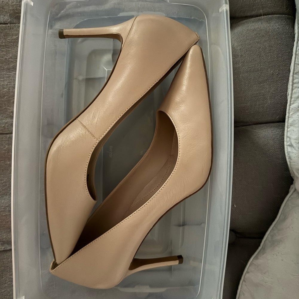 Banana Republic sz 10 Elegant Beige Women's Pumps